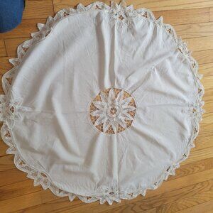 Vintage White Round Lace Tablecloth With Floral Crochet Center & Edges. 34"